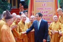 范明正总理向越南佛教协会致以美好节日祝福。