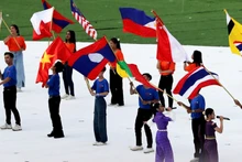 第32届东运会开幕式上，越南和印度尼西亚的国旗被倒挂。（图片来源：路透社）