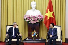 越南国家主席武文赏会见俄罗斯卡卢加州州长弗拉迪斯拉夫·沙什帕。（图片来源：越通社）