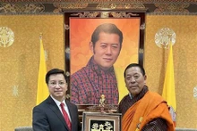越南驻印度特命全权大使阮青海与不丹国民议会议长旺楚克·南吉。