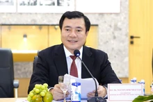 政府总理任命阮生日新为政府国际贸易与经济谈判代表团团长。