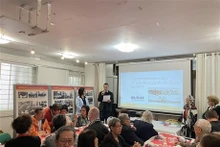 旅法越南人协会举办见面会和资料图片展。