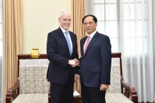 越南外交部长裴青山会见加拿大外交部副部长大卫·莫里森。