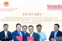 《人民报》社总编辑黎国明与国资委主任阮黄英合影。