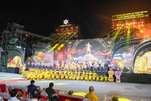  越南国会主席王廷惠出席荣市建市60周年纪念活动【组图】