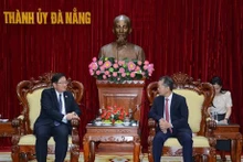 岘港市市委书记阮文广会见马来西亚驻越南特命全权大使陈扬泰。