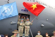 越南一号工兵队和四号二级野战医院成员启程执行联合国维和任务。