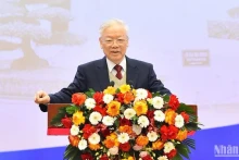 越共中央总书记阮富仲出席第32次外交会议并发表重要讲话。