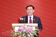 越南国会主席王廷惠出席《越印对外政策论坛》并发表演讲。