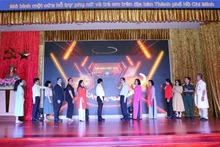 “支持遭受暴力的妇女和儿童”一门式服务中心揭牌场景。