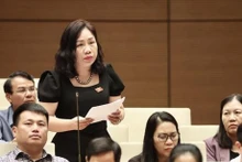 国会代表提出意见。