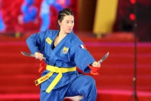 来自法国的越武道女选手双刀比赛项目。