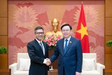 越南国会主席王廷惠与印度尼西亚驻越南大使丹尼·阿卜迪。