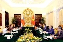 越南与菲律宾第一次政治磋商在河内举行。