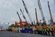 隆城国际航空港1号公路和2号公路动工仪式。