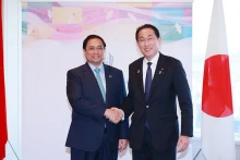 越南政府总理范明正和日本首相岸田文雄。