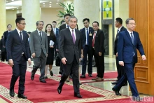 中共中央政治局委员、中共中央外事工作委员会办公室主任、中国外交部长王毅同志率中方代表团来到越南共产党中央委员会总部。