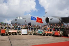 国家主席武文赏出席五号二级野战医院和第二工兵队出征仪式。