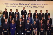 与会代表合影。（图片来源：越通社）