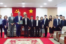 与会代表合影。