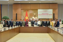 与会代表合影。