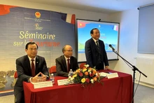 越南文化体育旅游部部长阮文雄致辞。