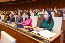 附图：国会代表与会。