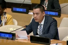 越南驻联合国代表团团长邓黄江大使。