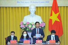 国家主席办公厅副主任范青河主持新闻发布会。