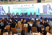 越南公安部副部长阮文龙在第一场讨论会上发言。