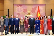 双方代表合影。