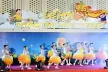 2022年河内古街中秋节开幕式上举行的文艺表演节目。