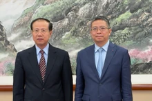 越南驻华大使范清平礼节性拜会中国全国人大外事委员会副主任傅自应。