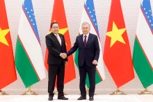 越南国会主席陈青敏会见乌兹别克斯坦总统米尔济约耶夫。(图片来源:越通社)