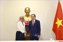 越南国会主席陈清敏会见法语国家国际组织总干事卡罗琳娜。（图片来源：越通社）