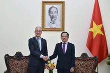 越南政府副总理陈流光会见澳大利亚政府东南亚问题特使摩尔。