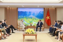 越南政府总理会见比利时驻越南大使和约翰·科克里尔集团执行长。