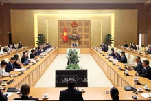 越南政府副总理陈流光在政府总部会见东盟-欧洲商务理事会企业代表团。