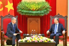 越共中央总书记苏林会见蒙古国食品、农业和轻工业部长扎丹巴·恩赫巴亚尔。