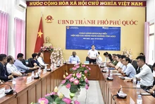 20家外国航空公司和富国市领导举行工作会议。