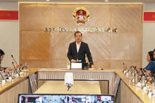 通信传媒部副部长范德龙在会上发表讲话。