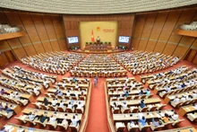 第十五届国会第五次会议：继续讨论经济社会、厉行节约反浪费问题。