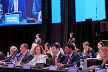 新加坡总理黄循财日前在滨海湾金沙举行的国际反洗钱金融行动特别工作组会议上推出国家资产追回策略。