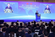 国会主席王廷惠在论坛上发表讲话。（图片来源：越通社）