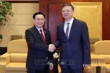 越南国会主席王廷惠会见中共中央政治局委员、上海市委书记陈吉宁。