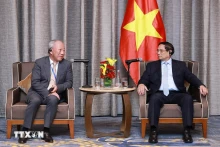 范明正总理已会见中国太平洋建设集团创始人、庄严智库理事长严介和。（图片来源：越通社）