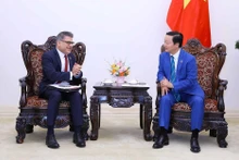 陈红河副总理会见阿斯利康越南总裁兼总经理尼廷·卡普尔。