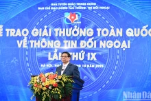 越南政府总理范明正出席颁奖仪式并发表重要讲话。（成达 摄）