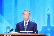 越共中央总书记苏林在2025年P4G越南峰会上发表施政演讲。