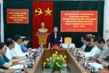 国家副主席武氏映春前往河内市橙色/二恶英受害者护养治疗中心看望正在该中心的橙剂/二恶英受害者。